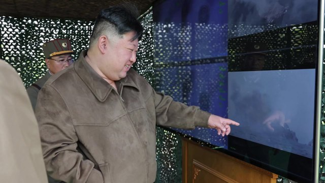 김정은, 핵 반격 가상훈련 첫 지도... 전술핵 운용 확장 / YTN