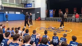 Tarnów- Koszykarze Harlem Globe Troters na treningu z dziecmi