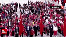 Milli Eğitim Bakanı Yusuf Tekin, öğretmen ve öğrencilerle Anıtkabir'de