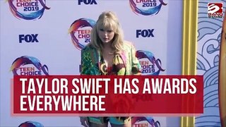 Taylor Swift's Unconventional Award Display.
