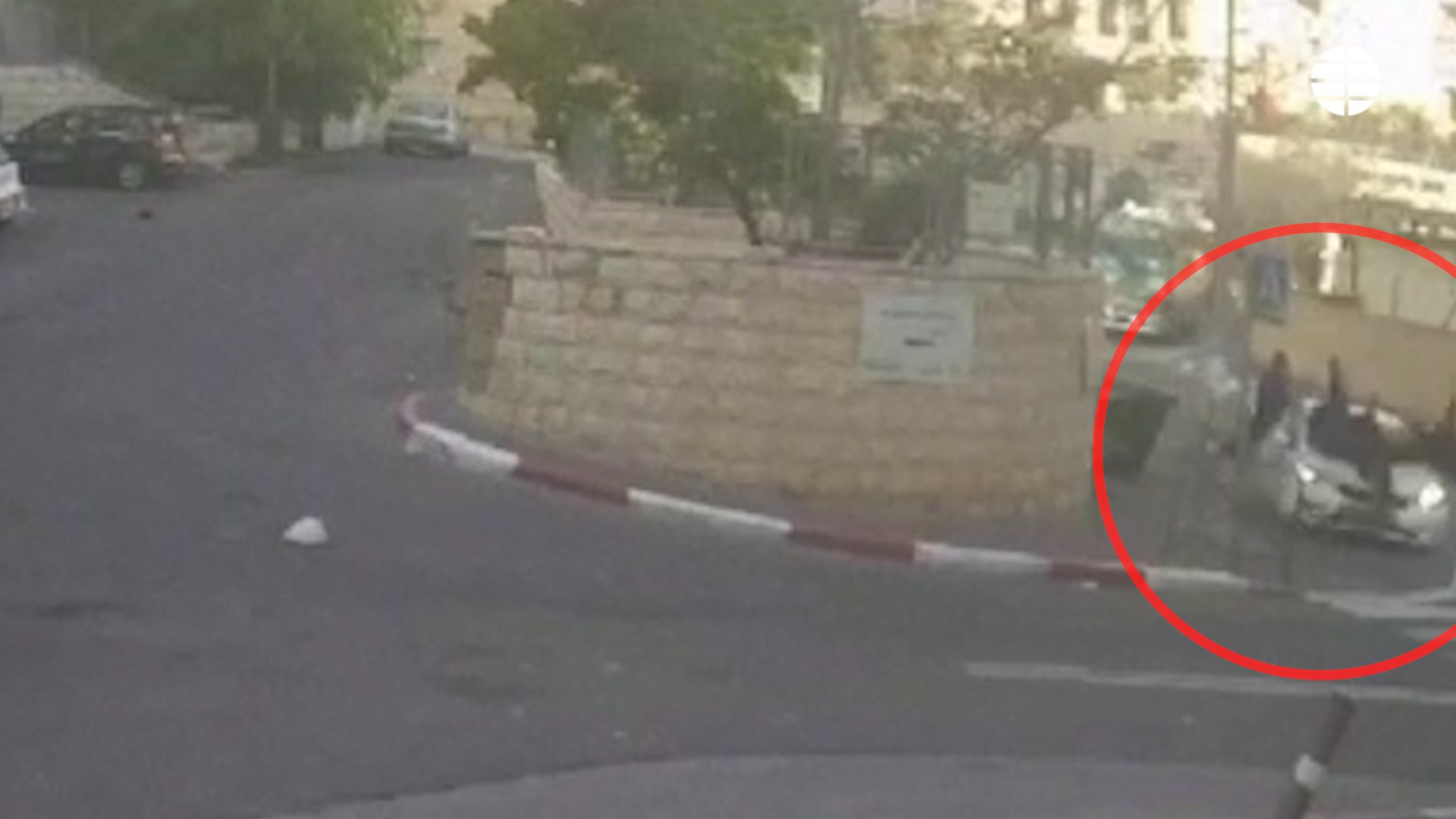 Dos palestinos atropellan a un grupo de israeles y bajan del vehculo para rematarlos en Jerusaln