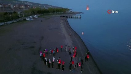 Ahlat’ta Gazzeli çocuklar için dilek feneri uçuruldu