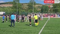 Saha içi bir anda karıştı, futbolcular tekme tokat birbirine girdi