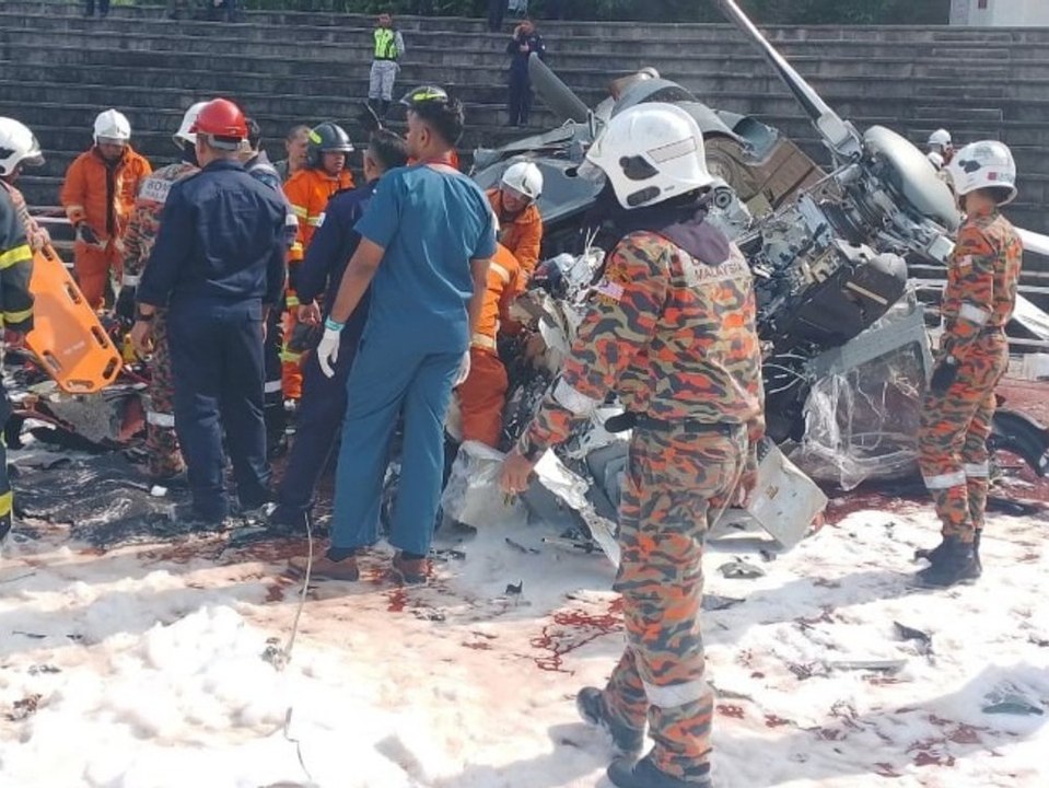 Militärhubschrauber kollidieren bei Übungsflug und stürzen ab