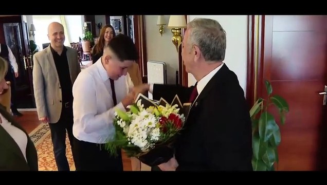 Mansur Yavaş'ın koltuğuna otizmli Muhammed oturdu: Teşekkür ederim Mansur dede