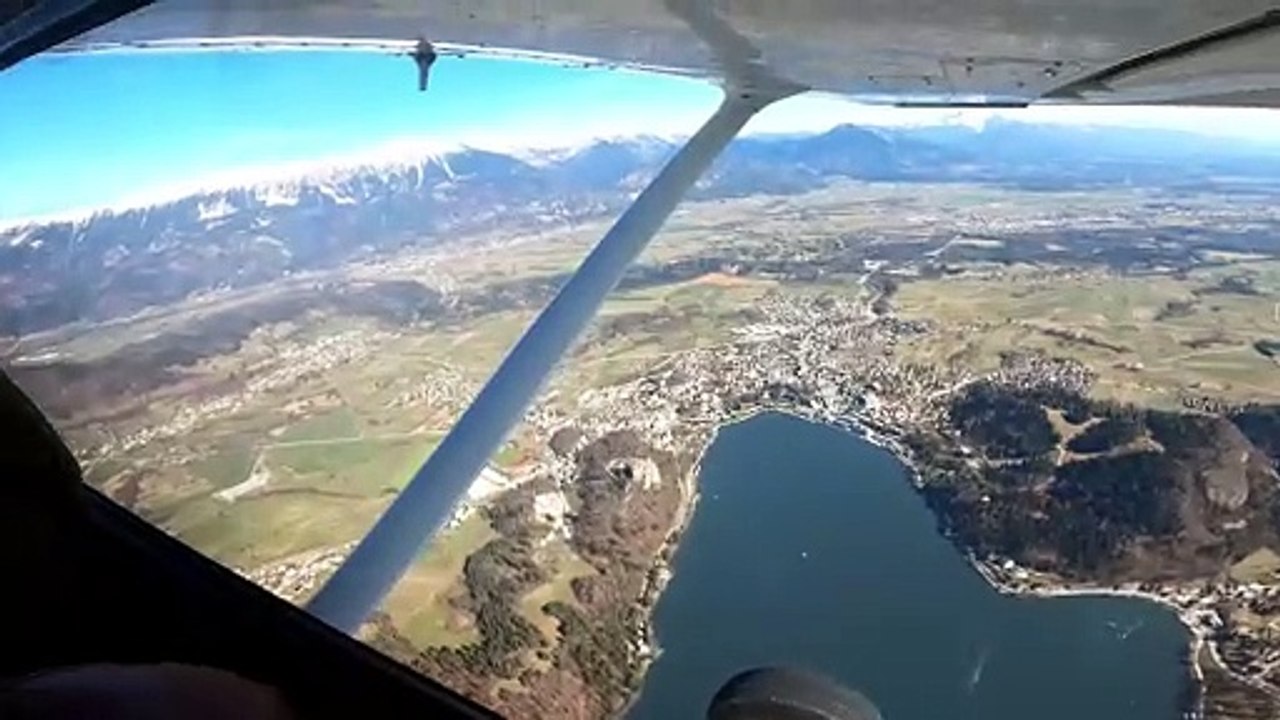 Flug über die alpen nach slowenien