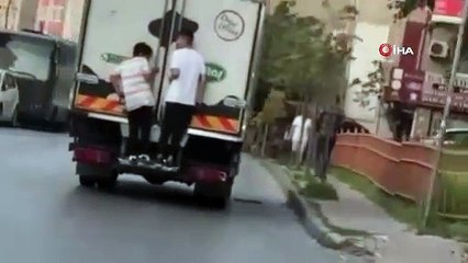 Böyle yolculuk olur mu? Çocukların canlarını tehlikeye attı
