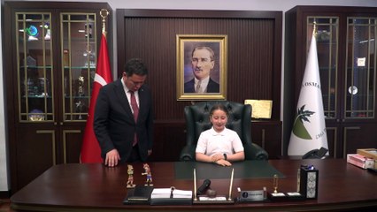 Başkan Aydın koltuğunu çocuklara bıraktı