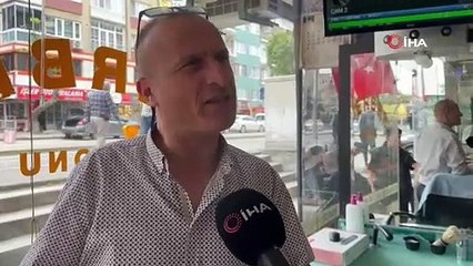 Dili boğazına kaçan müşterisini kurtardıktan sonra tıraşa kaldığı yerden devam etti