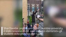 Il video di Shai Davidai, il professore sospeso dalla Columbia university per aver definito «terroristi» i manifestanti