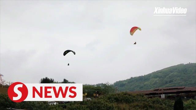 Soaring Guizhou paragliding competition held in Southwest China's Tongzi County