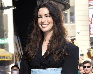 Anne Hathaway, forcée d'embrasser dix garçons