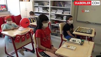 Bakan Tekin, Ankara'da hastane sınıfı ziyaret etti