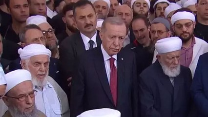 Descargar video: İsmailağa Cemaati lideri Hasan Kılıç için cenaze töreni