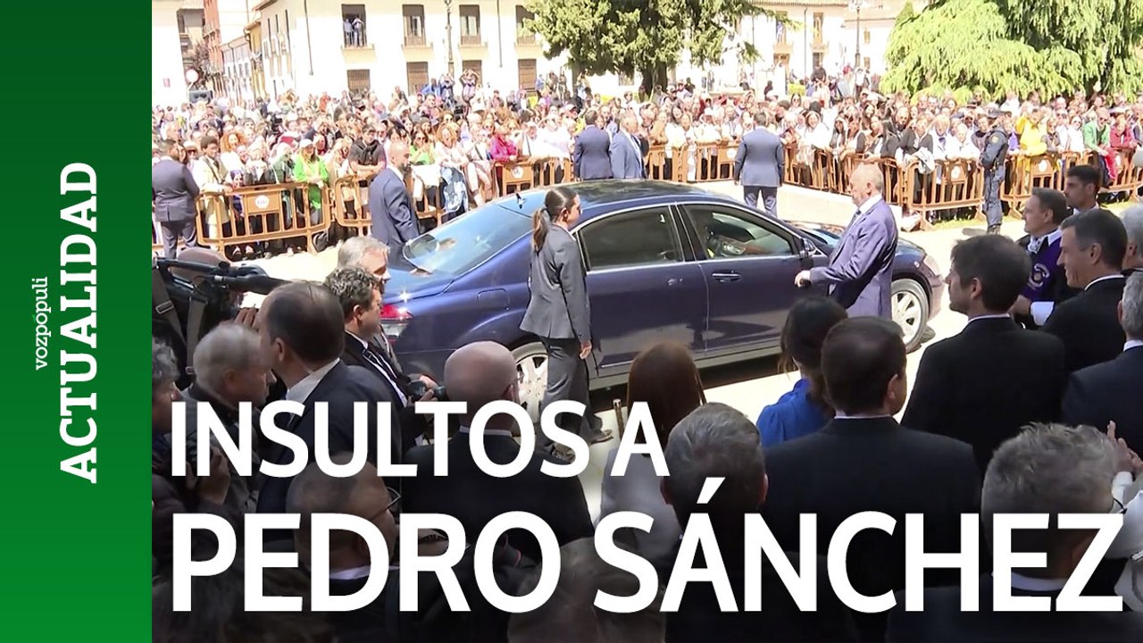 Insultos a Pedro Sánchez a la salida del Premio Cervantes en Alcalá de Henares