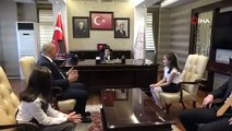 Ağrıda Vali Mustafa Koç, koltuğunu 2’nci sınıf öğrencisine devretti