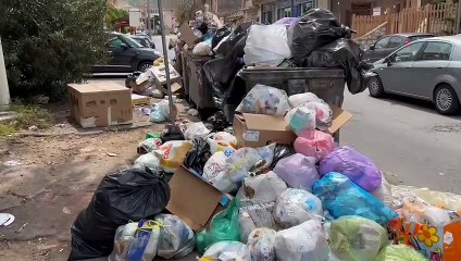 Spazzatura in via Messina Marine