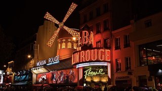 Se Caen Las Aspas Del Molino De Viento Del Moulin Rouge En París
