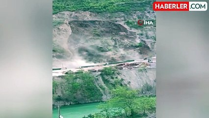 Gümüşhane'de meydana gelen heyelan saniye saniye görüntülendi