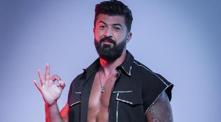 سيف نبيل يُبهر جمهوره بتحفته الفنية العاطفية "أخذ قلبي" من ألبومه "الله يعلم"