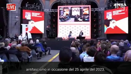 Napoli, applausi per Scurati che legge il suo monologo