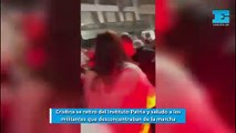 Cristina Kirchner se retiró del Instituto Patria y saludó a los militantes que desconcentraban de la marcha