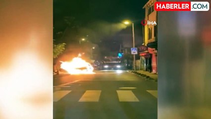 Fatih'te ticari taksi alev alev yandı