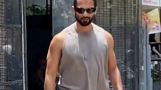 Shahid Kapoor spotted in bandra at cafe