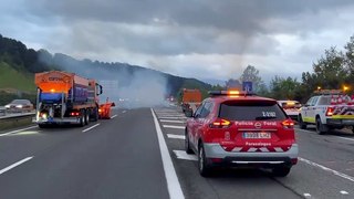 Cortada la Ronda de Pamplona por el incendio de un camión