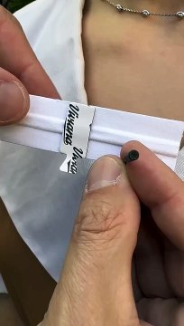 #Secret de #tournage ️On appelle son « in », le #son qui provient d’ une source visible à l’écran, cela est par exemple la #voix des #acteurs lors des #dialogues grâce à de nombreuses façons : #microphones #canon, #perche ou #porté… sur le #corps