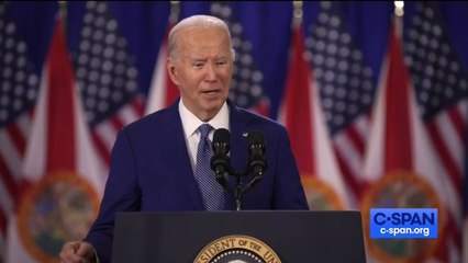 Descargar video: President Biden Criticizes Trump's Role in Overturning Roe v. Wade During Tampa Campaign Stop