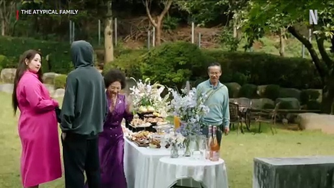 The Atypical Family Trailer OmeU