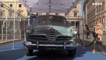 La Giulietta azzurra di Mattei esposta davanti a Palazzo Chigi