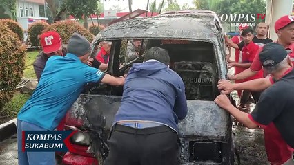 Angkot Terbakar Usai Isi BBM, Diduga Korsleting Arus Listrik Mobil
