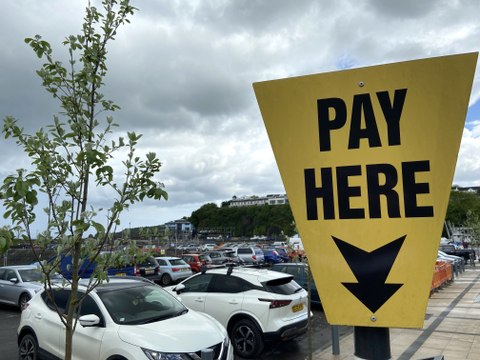 Locals & visitors label Saundersfoot harbour’s new car park system ‘greed’