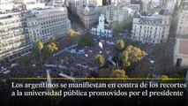 Protestas en contra de los recortes a la universidad pública en Argentina