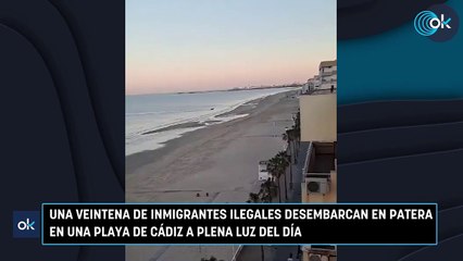 Tải video: Una veintena de inmigrantes ilegales desembarcan en patera en una playa de Cádiz a plena luz del día