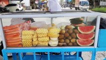 FRESH AND DELICIOUS VARIOUS KINDS OF INDONESIAN FRUITS SELLING IN CART CART ROADSIDE