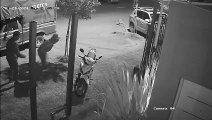 Cámaras de seguridad captan momento exacto de robo de una moto