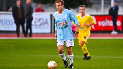 EN DIRECT -  Macron participe au match caritatif du Variétés club de France au profit de l'opération Pièces jaunes.