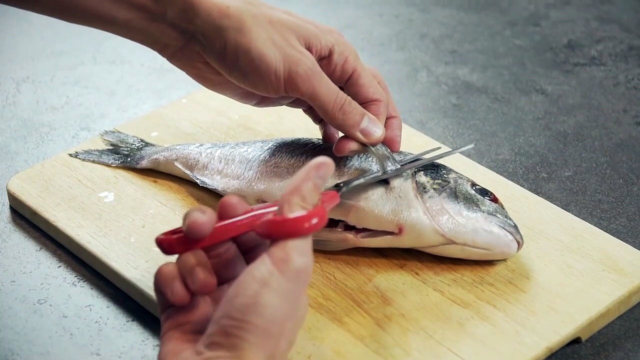 Ébarber un poisson