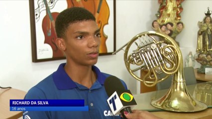 Adolescente sonha em ter instrumento musical de sopro para se apresentar profissionalmente