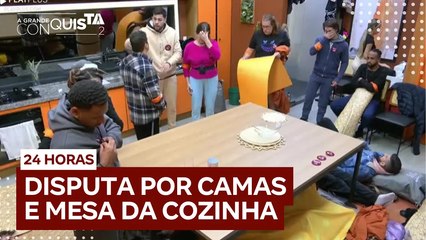 Acomodações: mesa da cozinha é disputada como abrigo e Jo Werner fica revoltado | A Grande Conquista