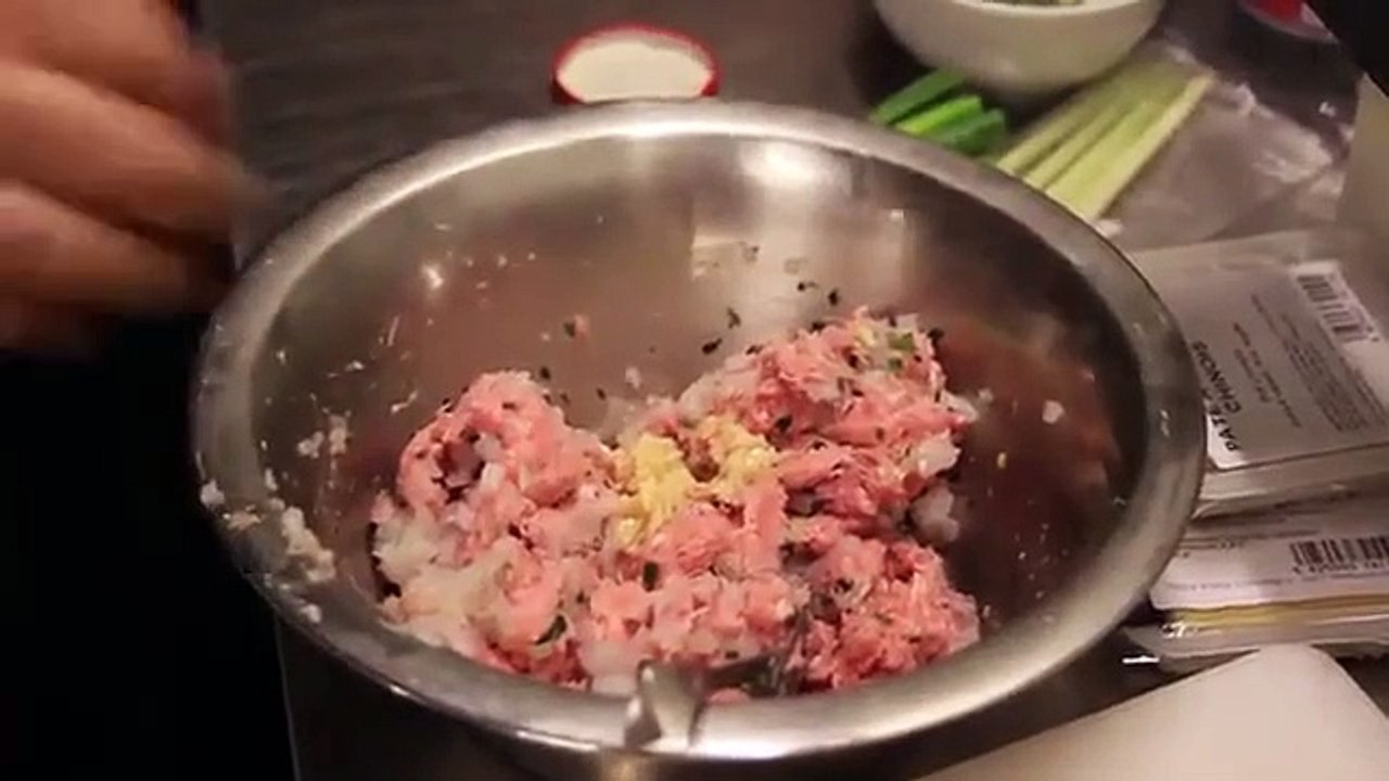 Recette des ravioles asiatiques et son bouillon aux feuilles de combava