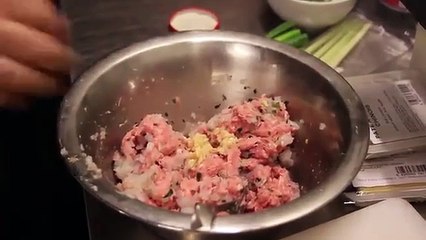 Recette des ravioles asiatiques et son bouillon aux feuilles de combava
