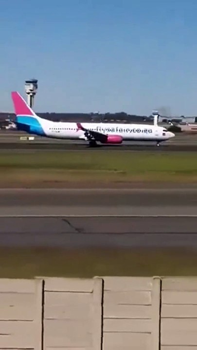 Un avion perd une roue au décollage