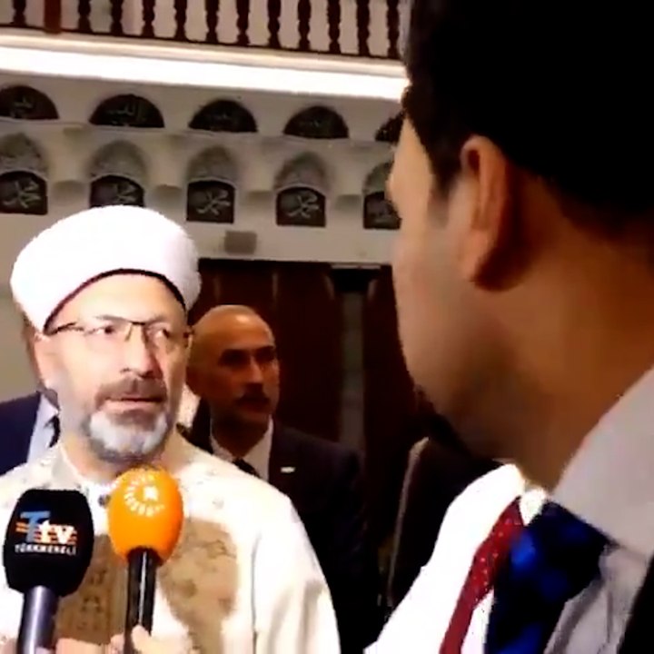 Ali Erbaş'ın Arapça soru karşısında yardım istemesi gündem oldu