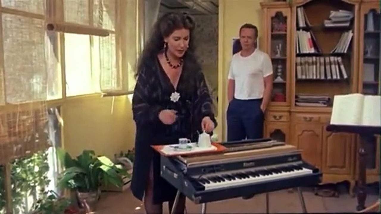 Dio li fa poi li accoppia film completo italiano [Lino banfi]