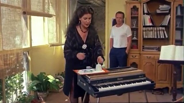Dio li fa poi li accoppia film completo italiano [Lino banfi]