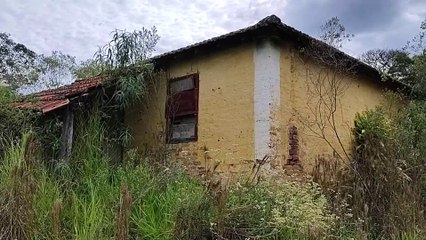 DUAS CASAS ABANDONADAS, ALGO NO FUNDO ME DEIXOU CONFUSO